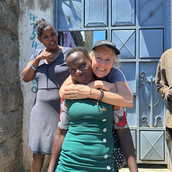 Meet your Posher, Janet - Picture 3 of 5